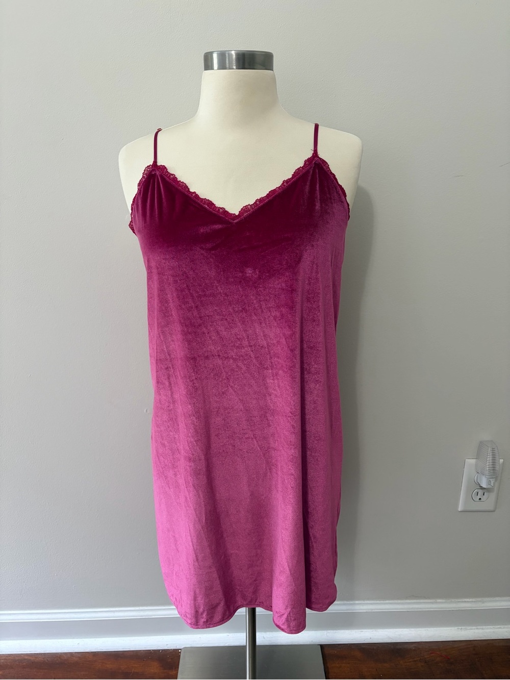 Victoria's Secret Fuchsia Velvet Slip with Lace Trim Sz S Coquette Barbiecore - Picture 1 of 7